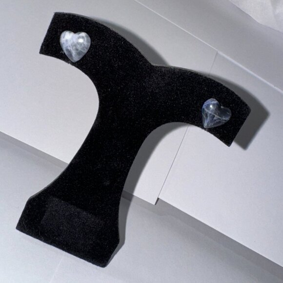 12 Mm Heart Shaped Sodalite Post Earrings - Picture 3 of 12